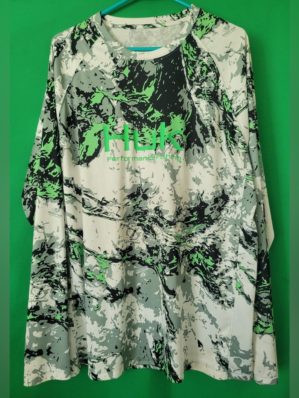 HUK Long Sleeve Performance Shirt Camo Men Athletic Sz XL Pursuit Mossy Oak Crew